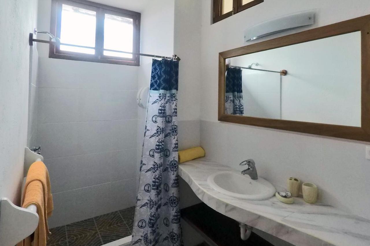 The Galeodan Suites Puerto Baquerizo Moreno Bagian luar foto